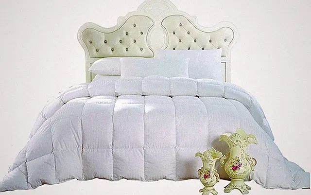down Comforter, Hypoallergenic down Comforters, Light and Buffy, 100% Cotton Str
